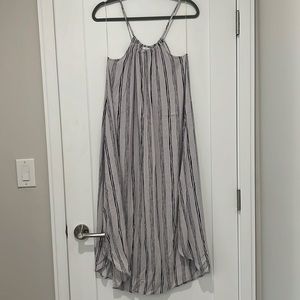 Carly Jean Flowy Midi Dress with Pockets